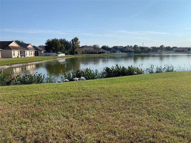 8408 CANTERBURY LAKE BOULEVARD, Tampa, FL 33619