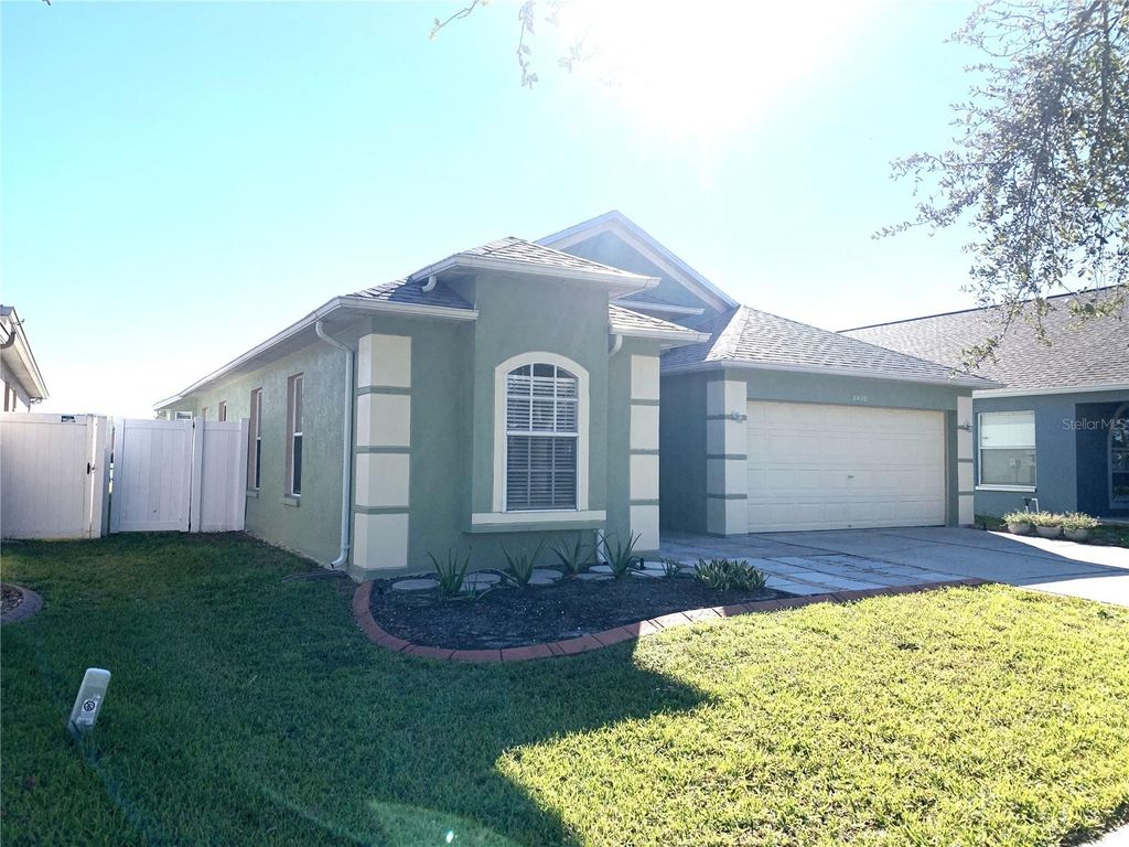 Image 2 of property listing at 8408 CANTERBURY LAKE BOULEVARD, Tampa, FL 33619
