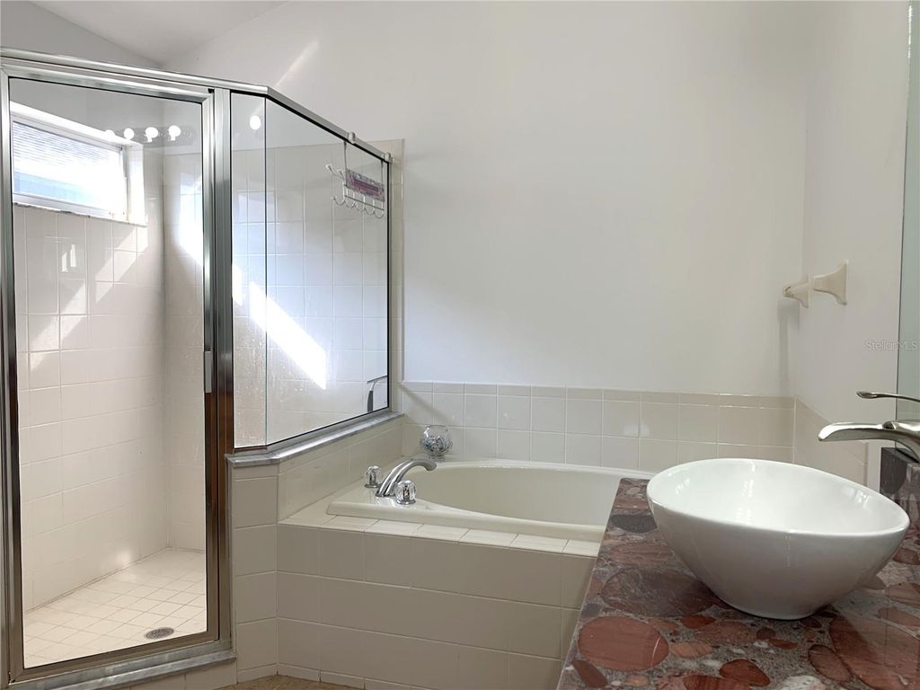 Image 18 of property listing at 8408 CANTERBURY LAKE BOULEVARD, Tampa, FL 33619