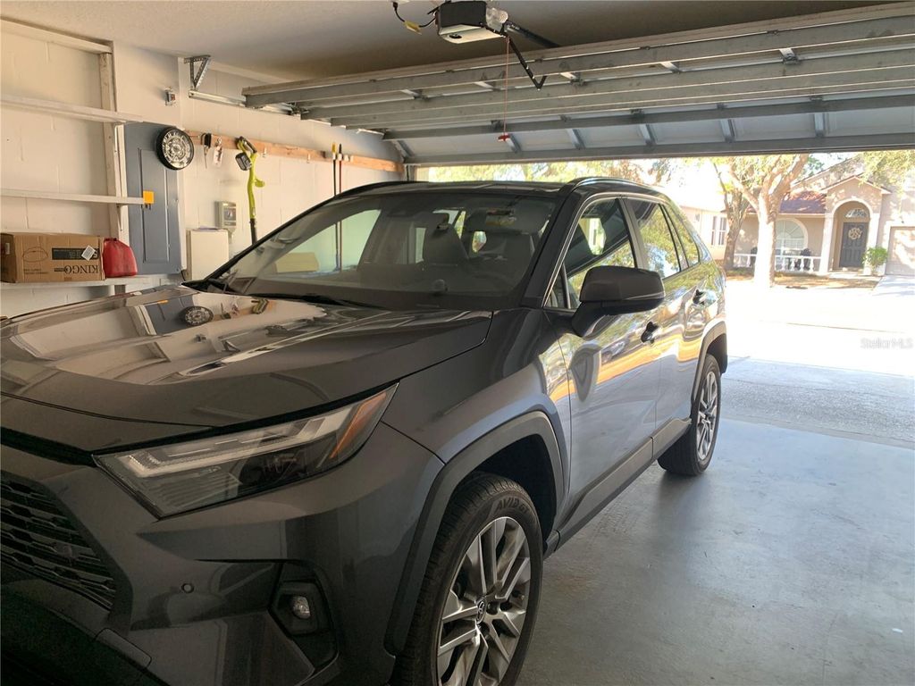 Image 43 of property listing at 8408 CANTERBURY LAKE BOULEVARD, Tampa, FL 33619