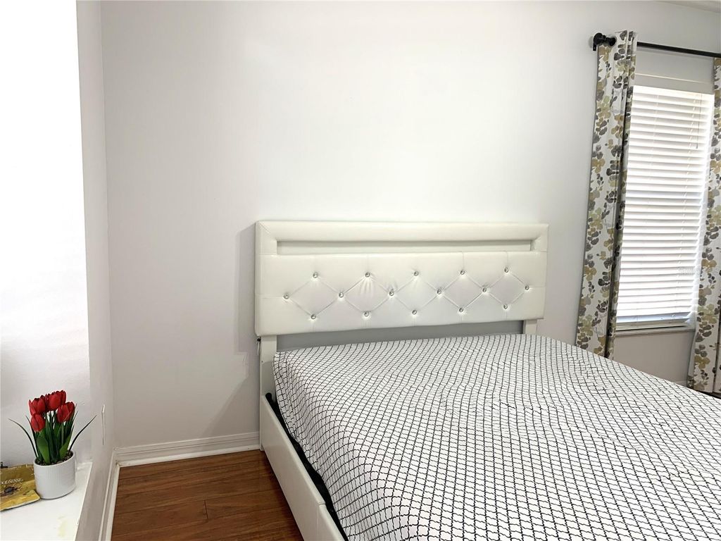 Image 7 of property listing at 8408 CANTERBURY LAKE BOULEVARD, Tampa, FL 33619