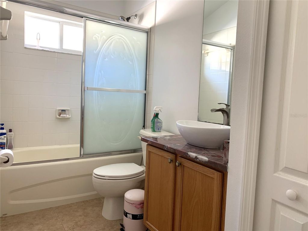 Image 8 of property listing at 8408 CANTERBURY LAKE BOULEVARD, Tampa, FL 33619