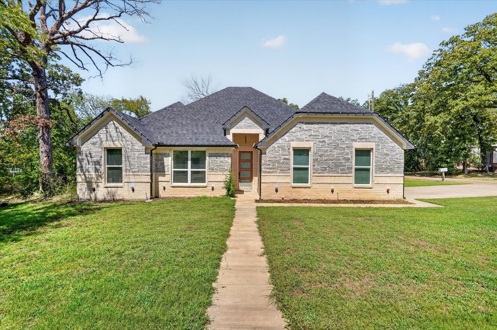 114 Dowdy Lane, Mabank, TX 75156