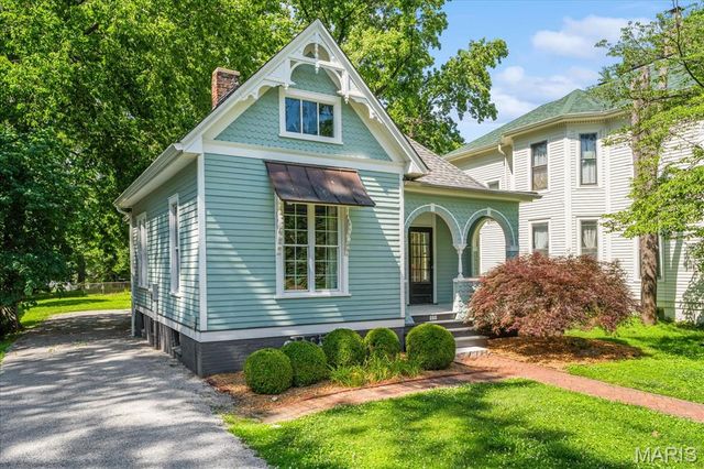 905 St. Louis Street, Edwardsville, IL 62025