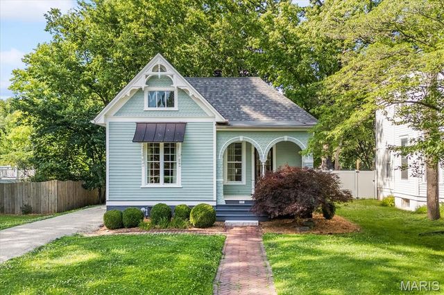 905 St. Louis Street, Edwardsville, IL 62025