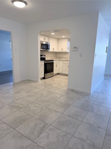 2924 W KATHLEEN STREET, Tampa, FL 33607