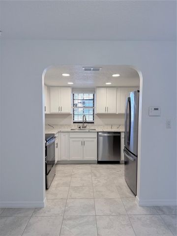 2924 W KATHLEEN STREET, Tampa, FL 33607