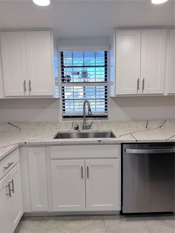 2924 W KATHLEEN STREET, Tampa, FL 33607