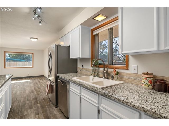 327 Ne 169TH Ave, Portland, OR 97230