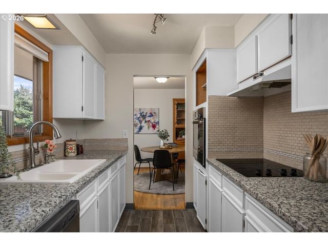 327 Ne 169TH Ave, Portland, OR 97230