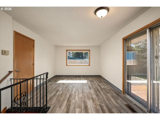 327 Ne 169TH Ave, Portland, OR 97230