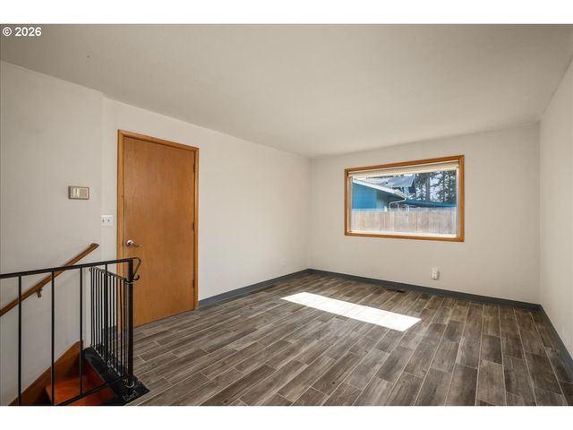 327 Ne 169TH Ave, Portland, OR 97230