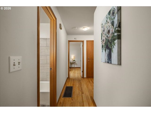 327 Ne 169TH Ave, Portland, OR 97230