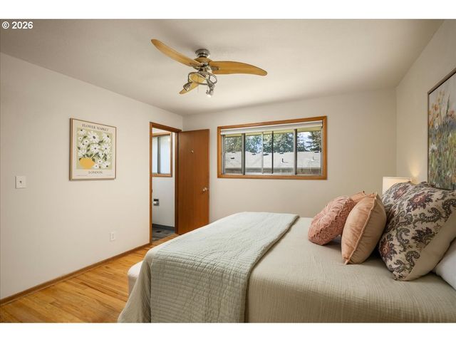 327 Ne 169TH Ave, Portland, OR 97230