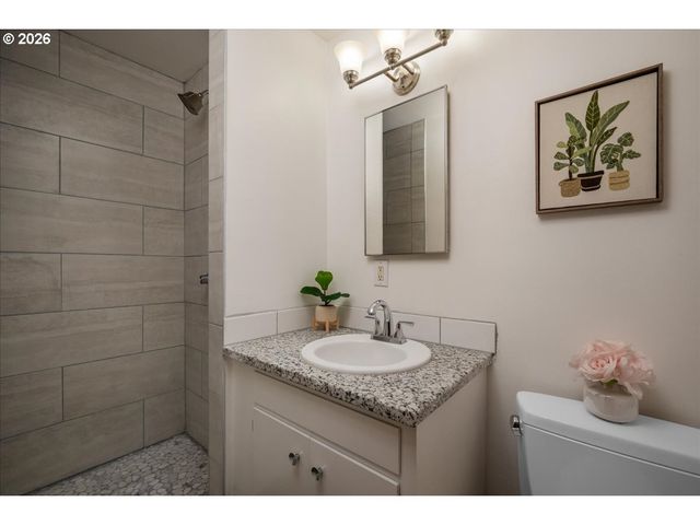 327 Ne 169TH Ave, Portland, OR 97230