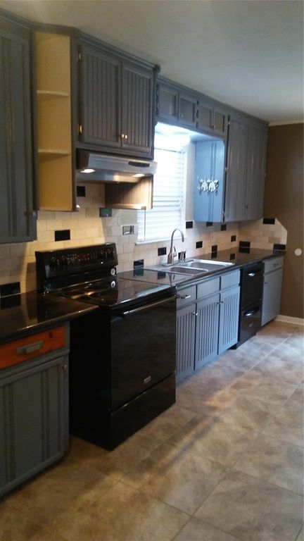 8106 Lorrie Extension, Houston, TX 77025
