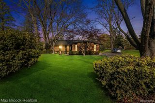 6207 NICHOLAS Drive, West Bloomfield Charter Township, MI 48322