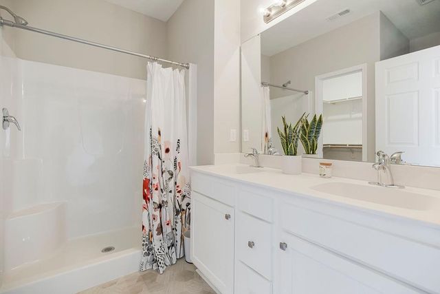 12201 N Rhode Court, Kansas City, MO 64163