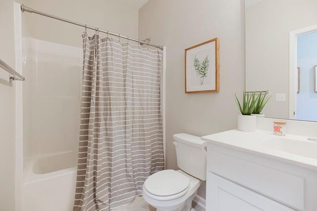 12201 N Rhode Court, Kansas City, MO 64163