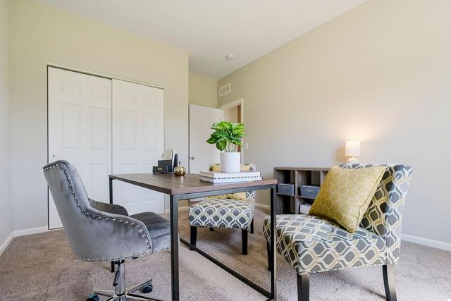 12201 N Rhode Court, Kansas City, MO 64163