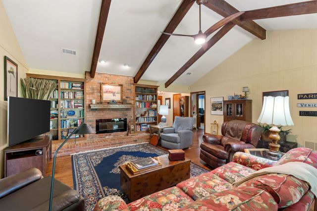 2212 Prestonwood Drive, Arlington, TX 76012