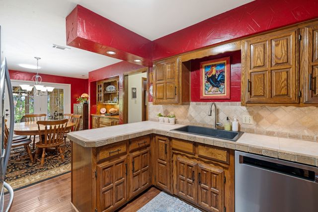 2212 Prestonwood Drive, Arlington, TX 76012
