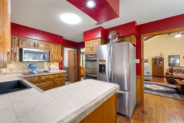 2212 Prestonwood Drive, Arlington, TX 76012