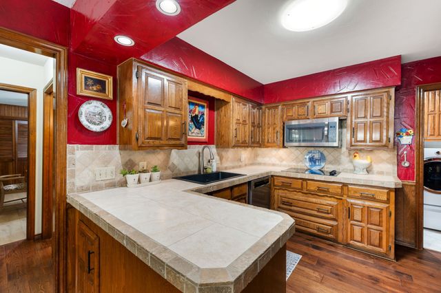 2212 Prestonwood Drive, Arlington, TX 76012
