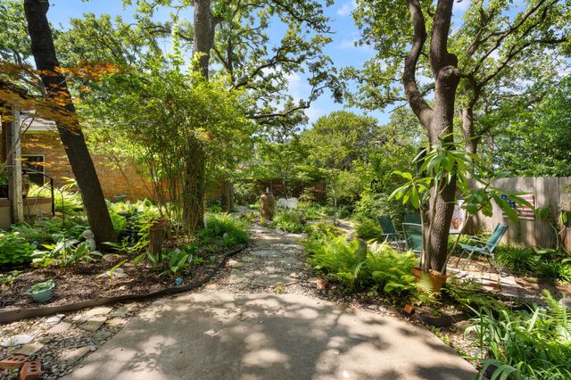 2212 Prestonwood Drive, Arlington, TX 76012