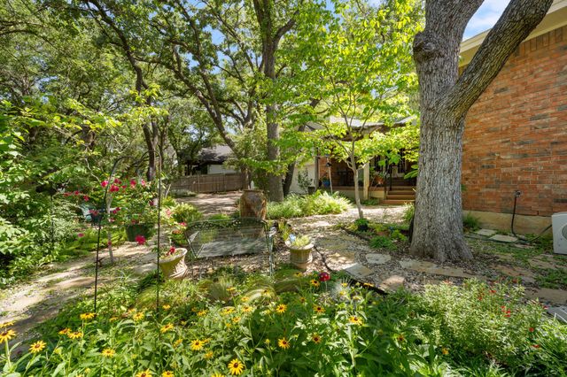 2212 Prestonwood Drive, Arlington, TX 76012