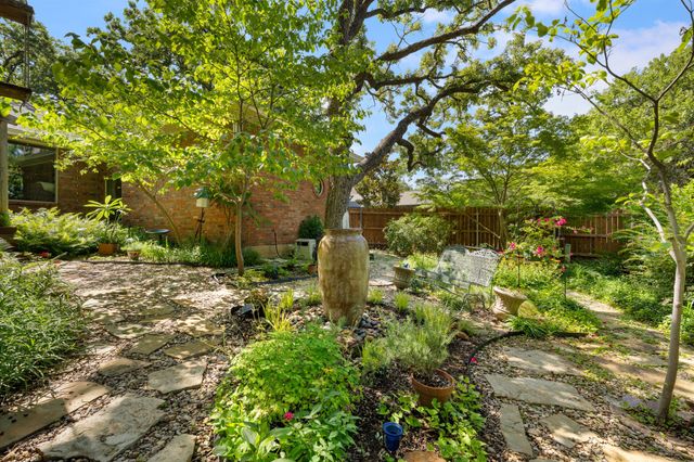 2212 Prestonwood Drive, Arlington, TX 76012