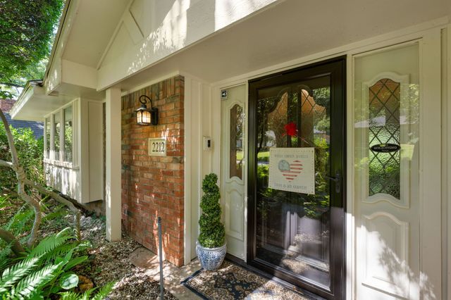 2212 Prestonwood Drive, Arlington, TX 76012