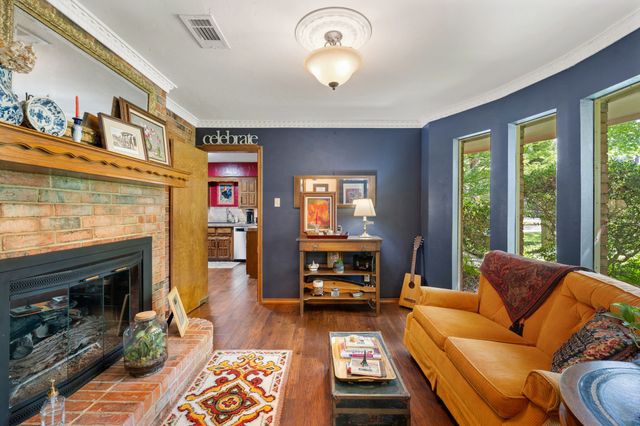 2212 Prestonwood Drive, Arlington, TX 76012
