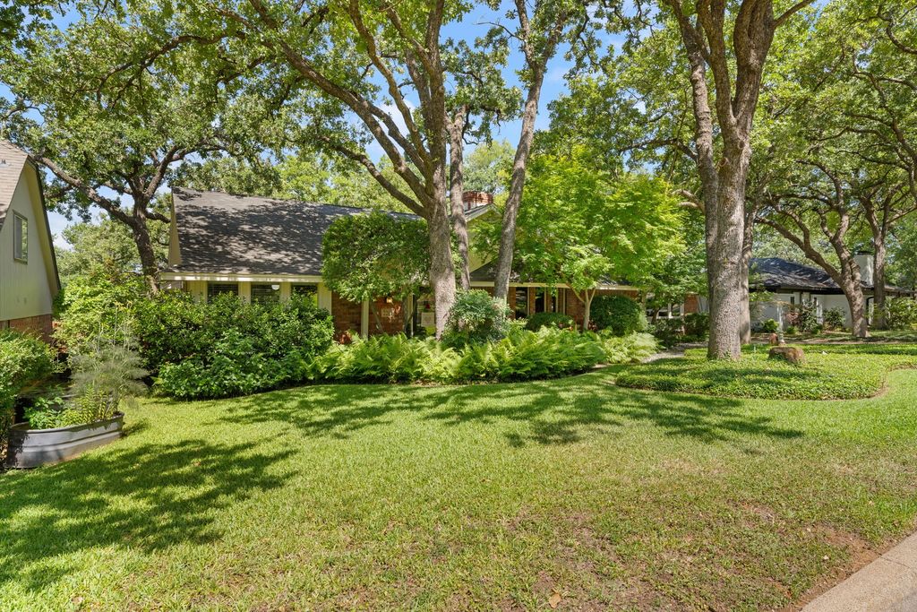 2212 Prestonwood Drive, Arlington, TX 76012