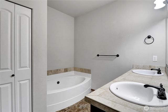 1748 Viewpoint Court SW, Tumwater, WA 98512