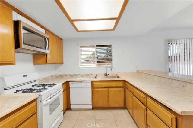 15498 Washoan, Apple Valley, CA 92307