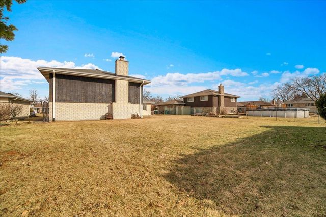 7631 Chestnut Drive, Orland Park, IL 60462