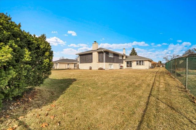 7631 Chestnut Drive, Orland Park, IL 60462