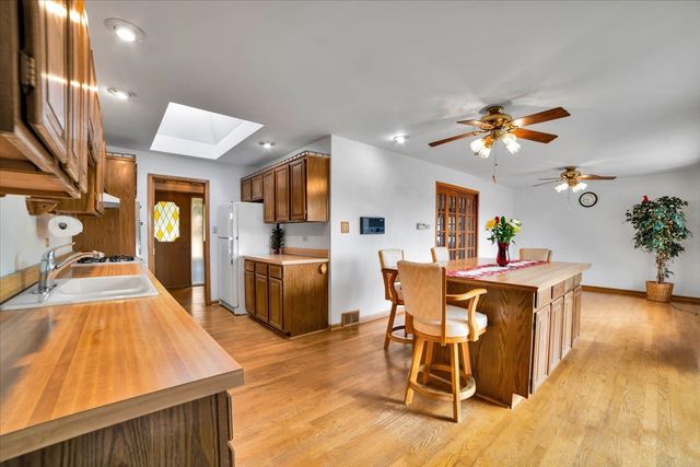 7631 Chestnut Drive, Orland Park, IL 60462