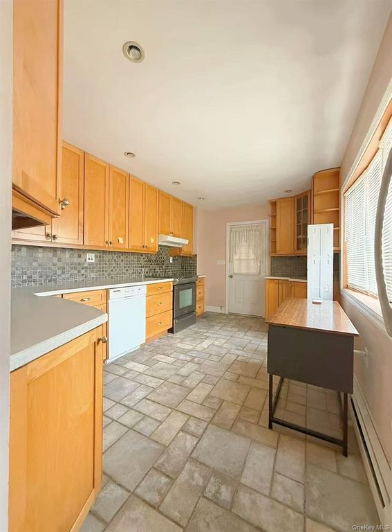 30 Book Lane, Levittown, NY 11756 — photo 2