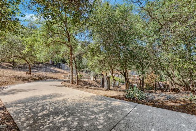 1330 Lower Lake Dr, Placerville, CA 95667