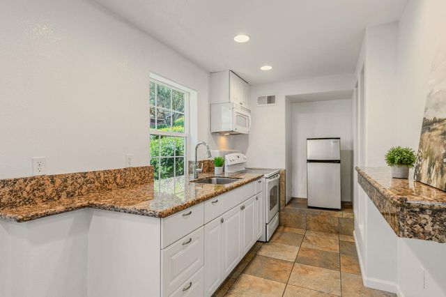 1330 Lower Lake Dr, Placerville, CA 95667