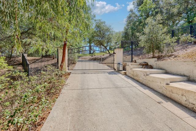 1330 Lower Lake Dr, Placerville, CA 95667