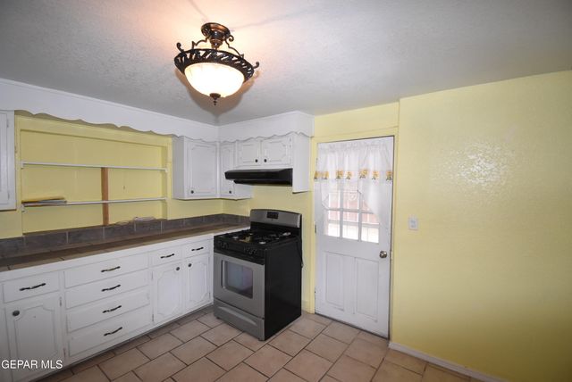 646 CASA GRANDE Place, El Paso, TX 79907