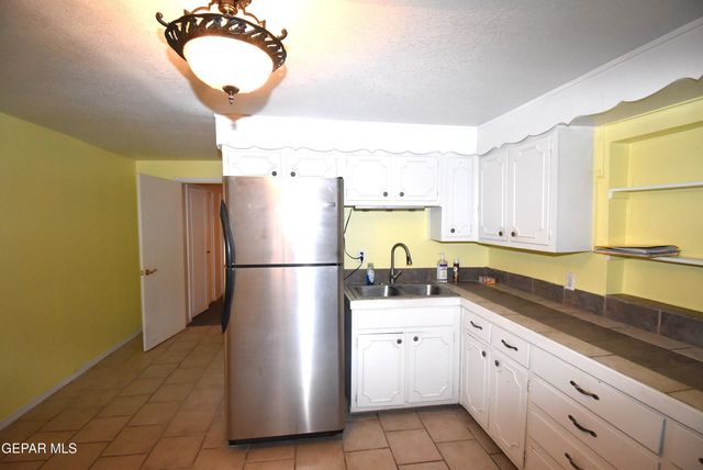 646 CASA GRANDE Place, El Paso, TX 79907