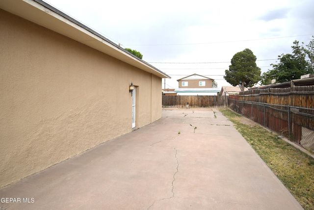 646 CASA GRANDE Place, El Paso, TX 79907