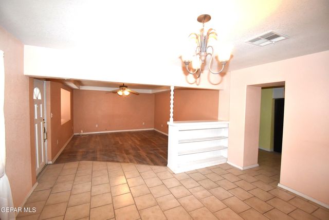 646 CASA GRANDE Place, El Paso, TX 79907