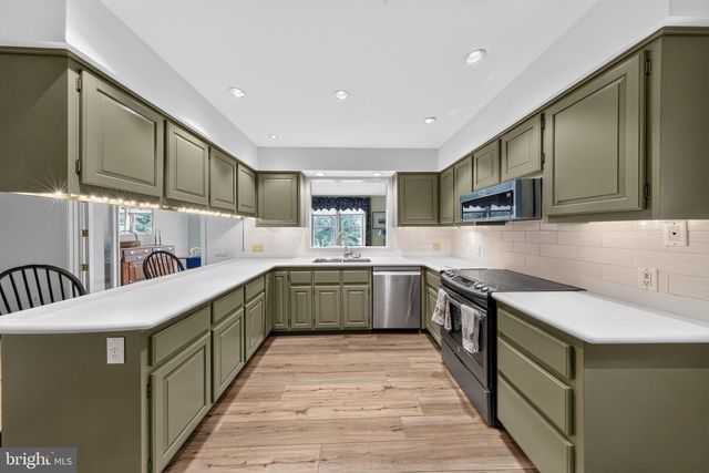 3 LAMATAN RD, Newark, DE 19711
