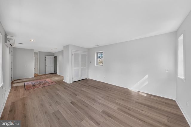 3 LAMATAN RD, Newark, DE 19711