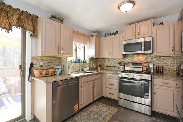 189 Farrwood Dr 189, Haverhill, MA 01830